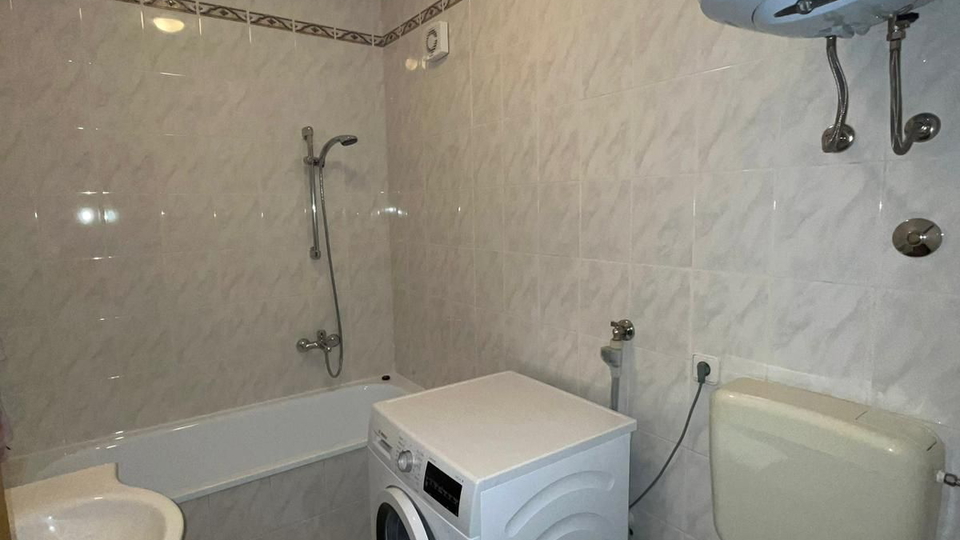 APARTMANSKA KU&Cacute;A 800 METARA OD MORA&comma; FUNTANA