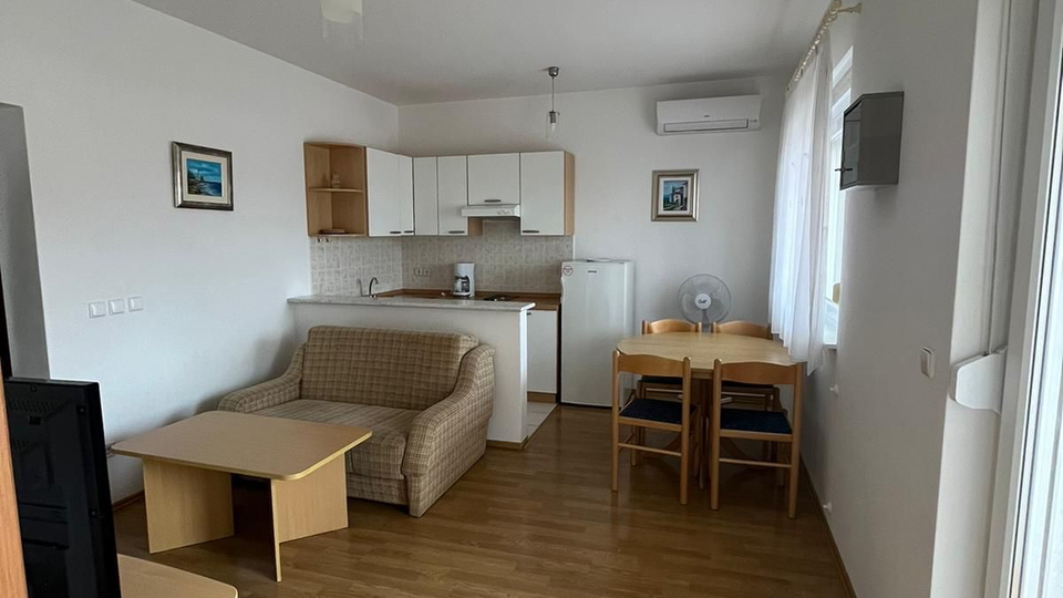 APARTMANSKA KU&Cacute;A 800 METARA OD MORA&comma; FUNTANA