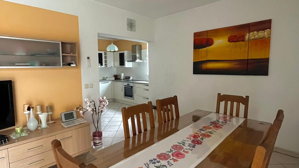 APARTMANSKA KU&Cacute;A 800 METARA OD MORA&comma; FUNTANA