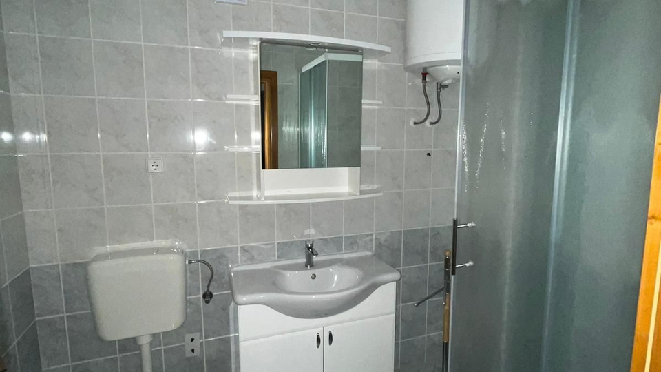 APARTMANSKA KU&Cacute;A 800 METARA OD MORA&comma; FUNTANA