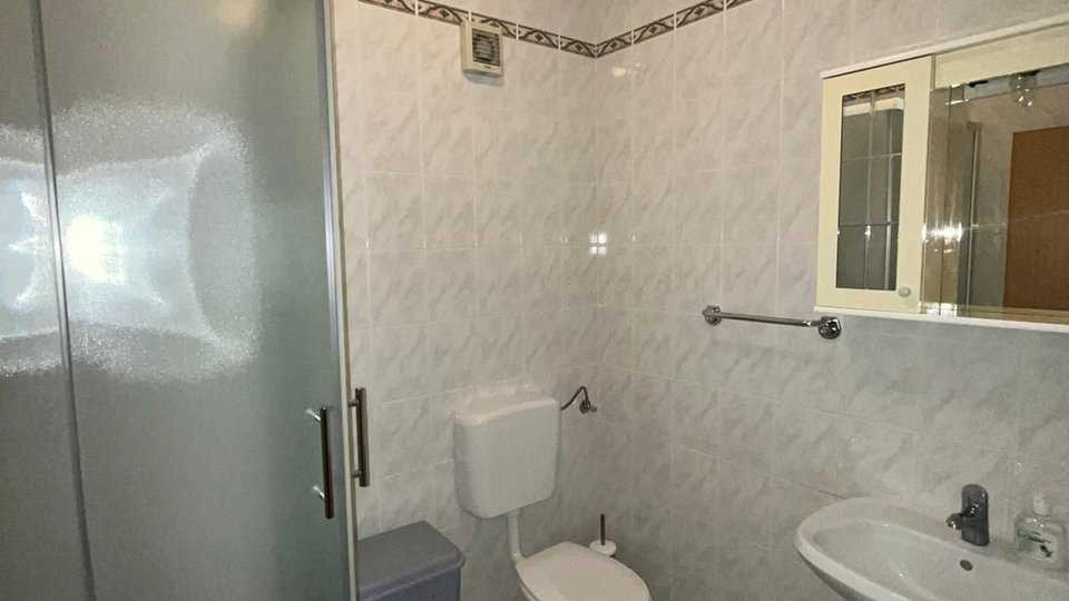 APARTMANSKA KU&Cacute;A 800 METARA OD MORA&comma; FUNTANA