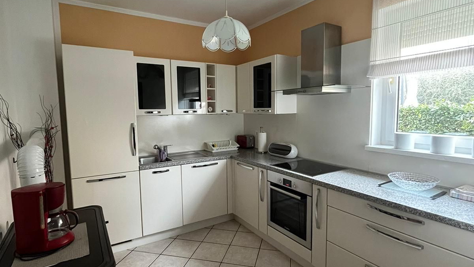 APARTMANSKA KU&Cacute;A 800 METARA OD MORA&comma; FUNTANA