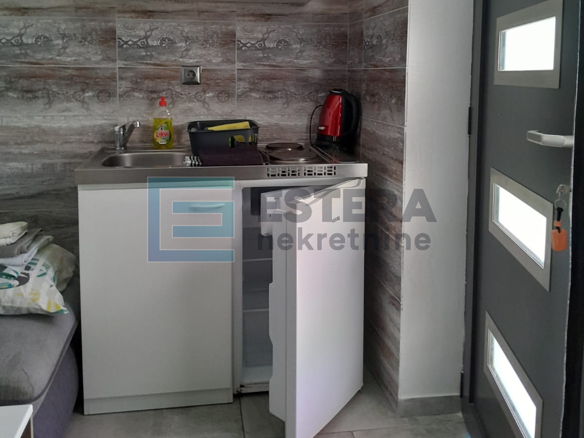 Kuća 244 m2 PRODAJA Biograd na Moru, 8 apartmana, bazen