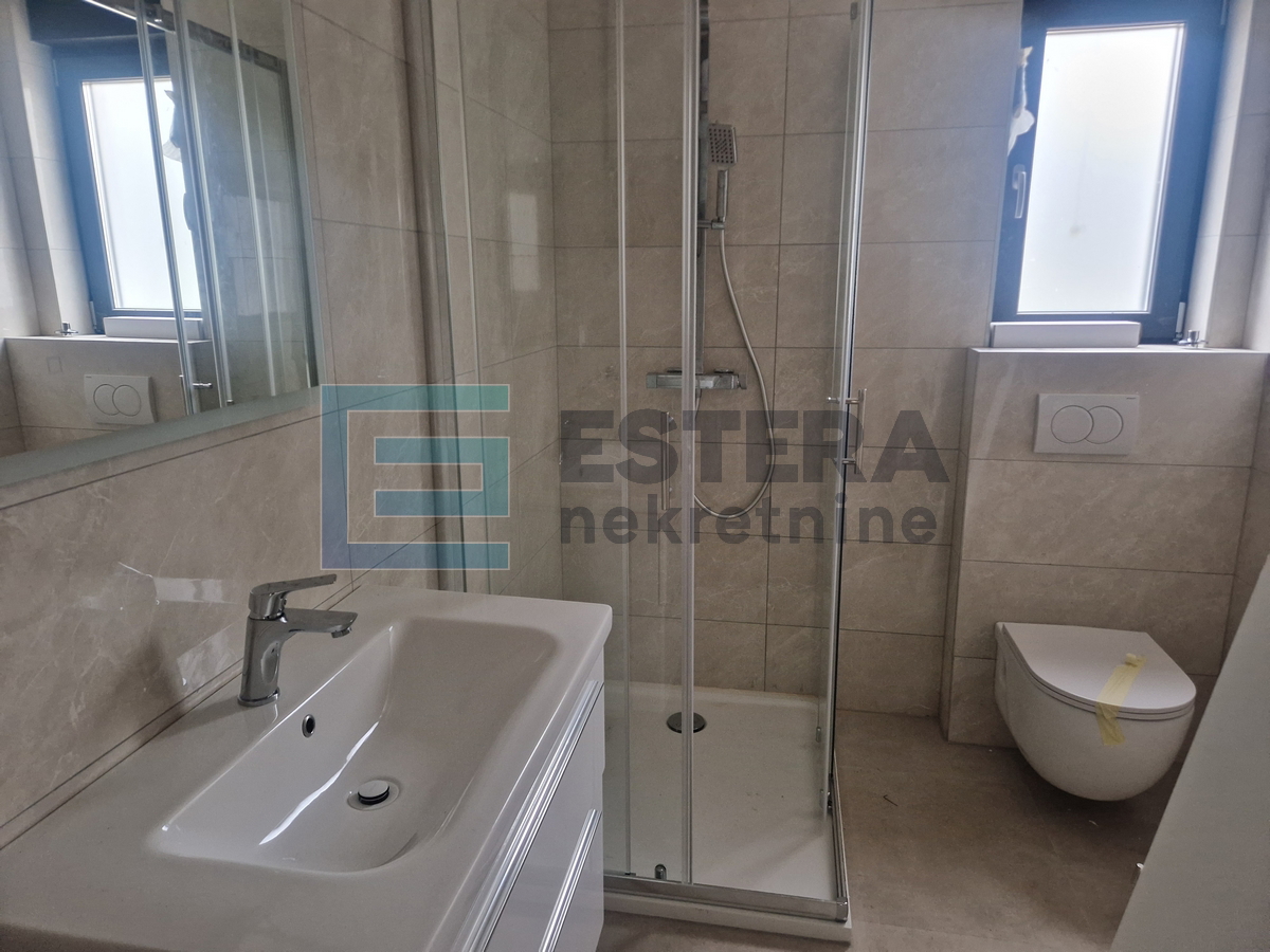Apartman penthouse 77 m2 PRODAJA Pakoštane, 3s, 2. kat, krovna terasa, loggia, 2x parking, 300 m od mora