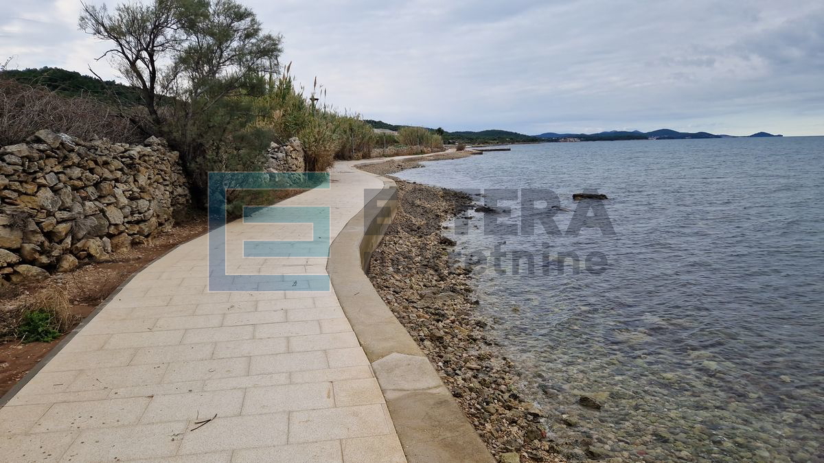 Građevinsko zemljište  1860 m2 1. red do mora!!!