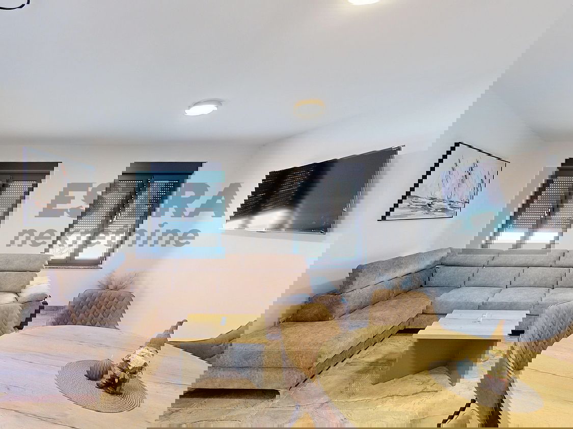Kuća s bazenom  "B" PRODAJA Vrsi 279,64 m2