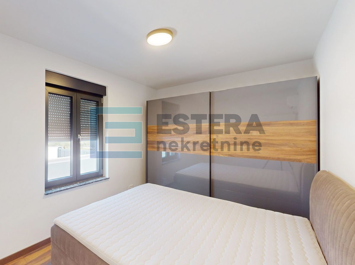 Kuća s bazenom  "B" PRODAJA Vrsi 279,64 m2