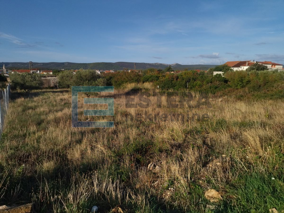 Prodaja građevinskog zemljišta za gradnju 6 stambenih jedinica