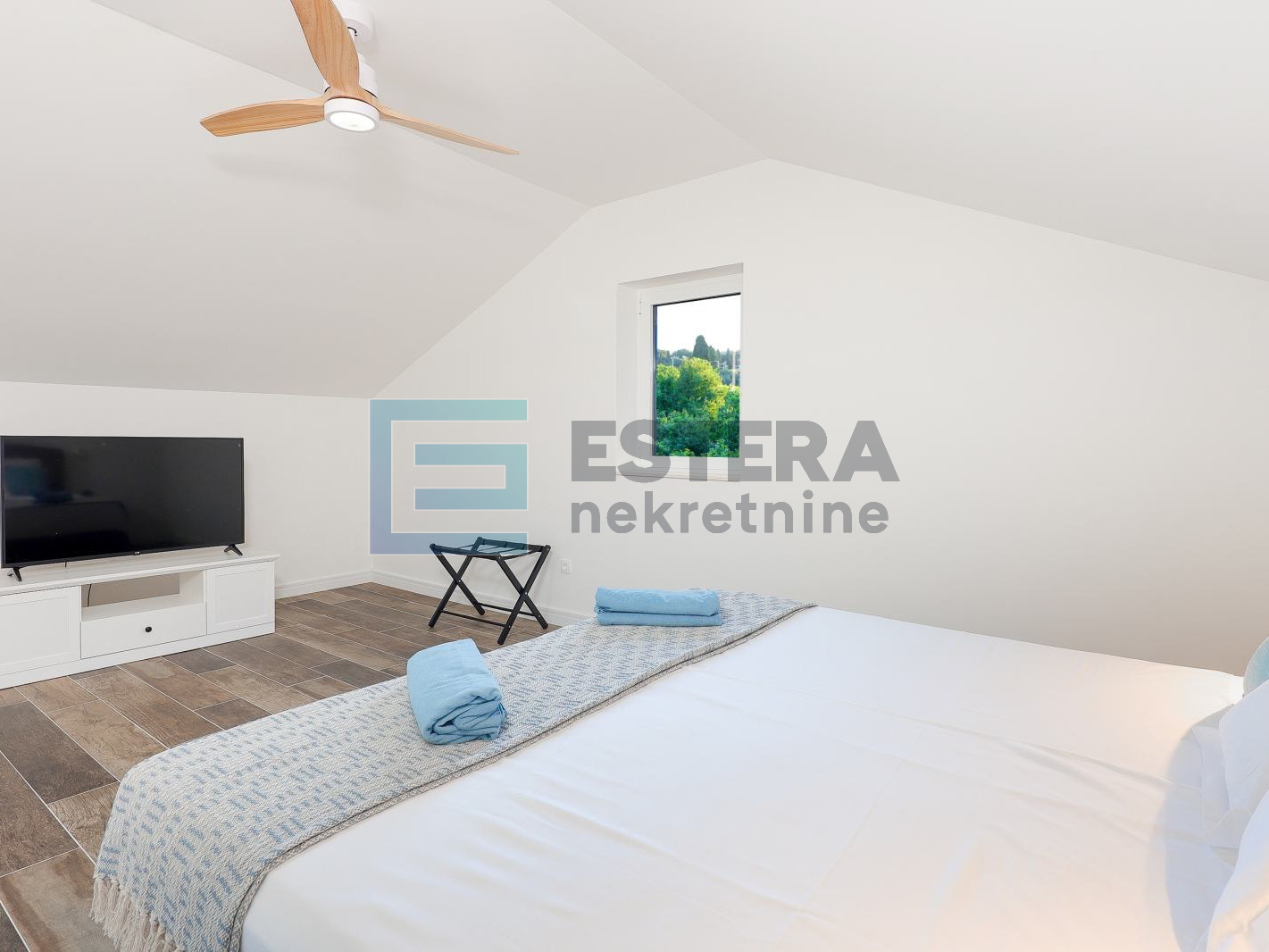 Kuća sa bazenom 130 m2 PRODAJA Pašman, 300 m od mora, 4s