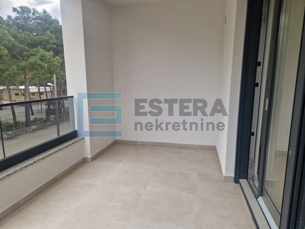 Apartman penthouse 77 m2 PRODAJA Pakoštane, 3s, 2. kat, krovna terasa, loggia, 2x parking, 300 m od mora