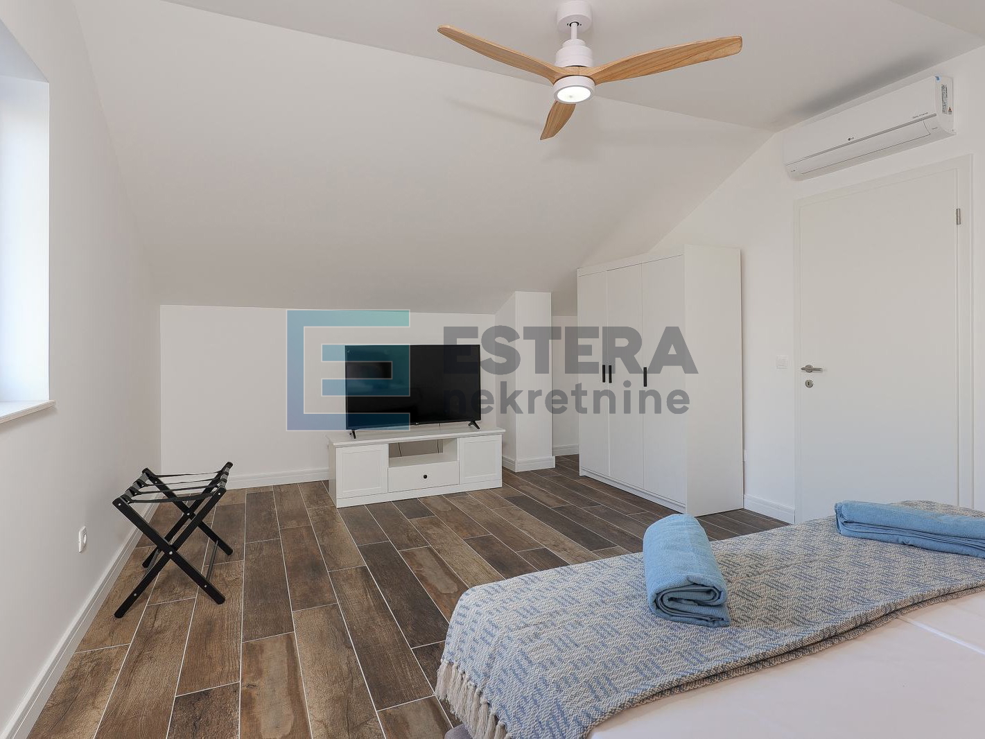 Kuća sa bazenom 130 m2 PRODAJA Pašman, 300 m od mora, 4s