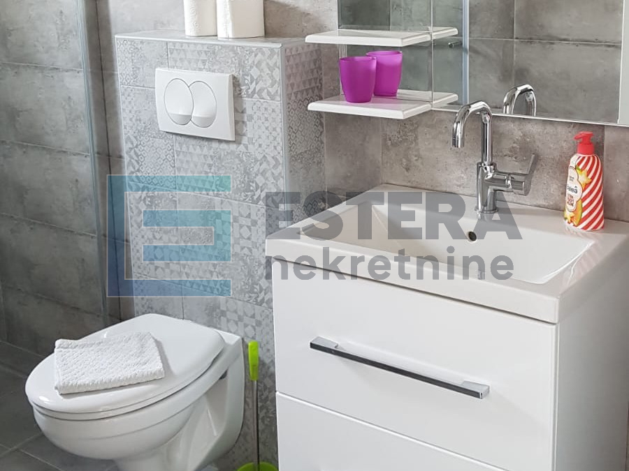 Kuća 244 m2 PRODAJA Biograd na Moru, 8 apartmana, bazen