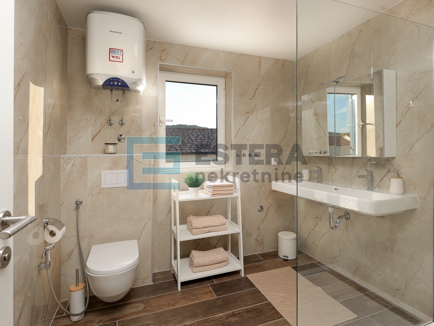 Kuća sa bazenom 130 m2 PRODAJA Pašman, 300 m od mora, 4s