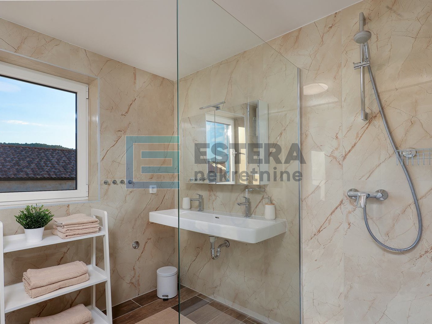 Kuća sa bazenom 130 m2 PRODAJA Pašman, 300 m od mora, 4s