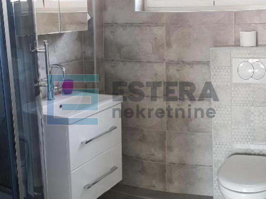 Kuća 244 m2 PRODAJA Biograd na Moru, 8 apartmana, bazen