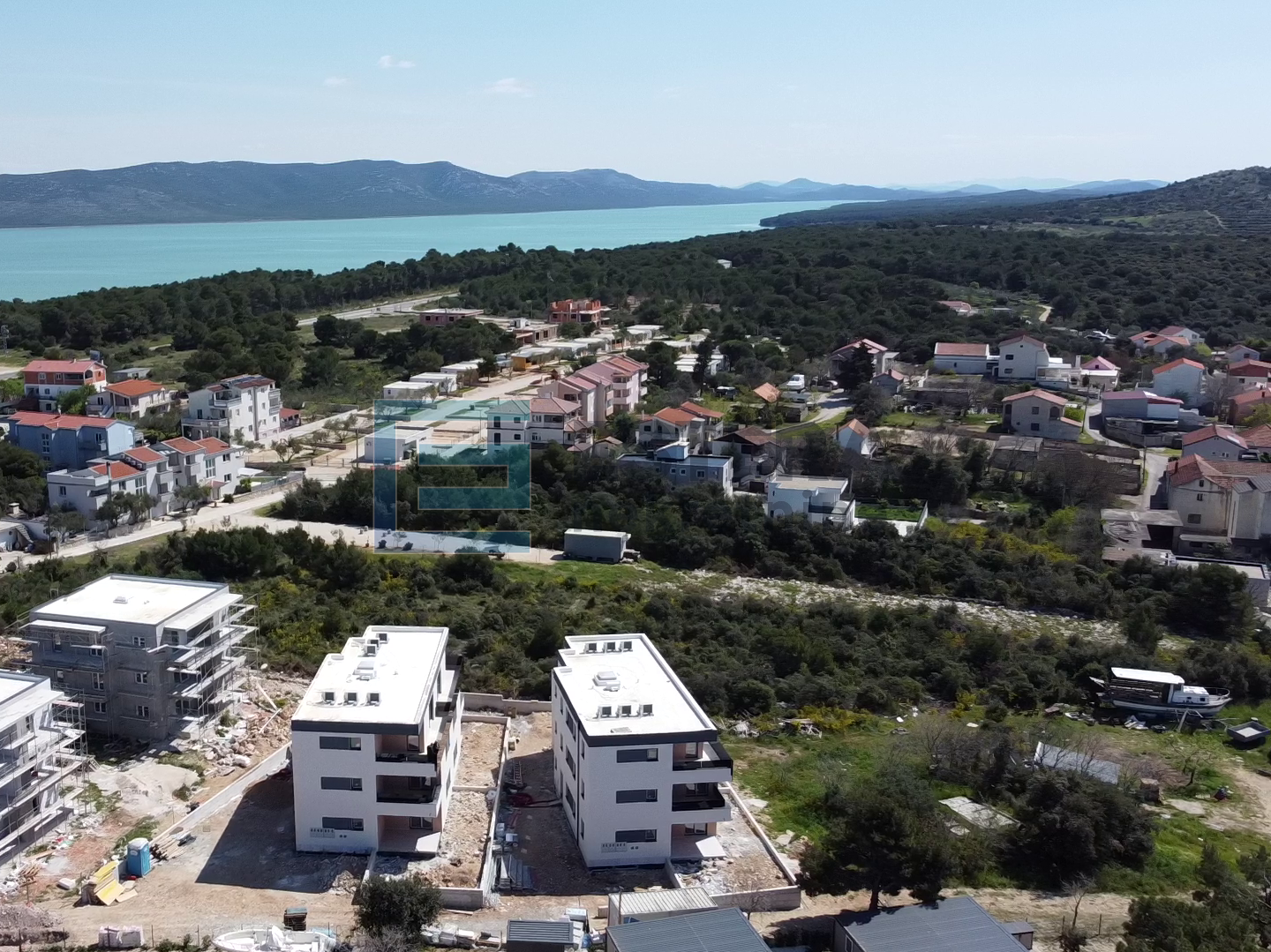 Stan PRODAJA novogradnja, Pakoštane, 82 m2, 4s, priz, parking, vrt