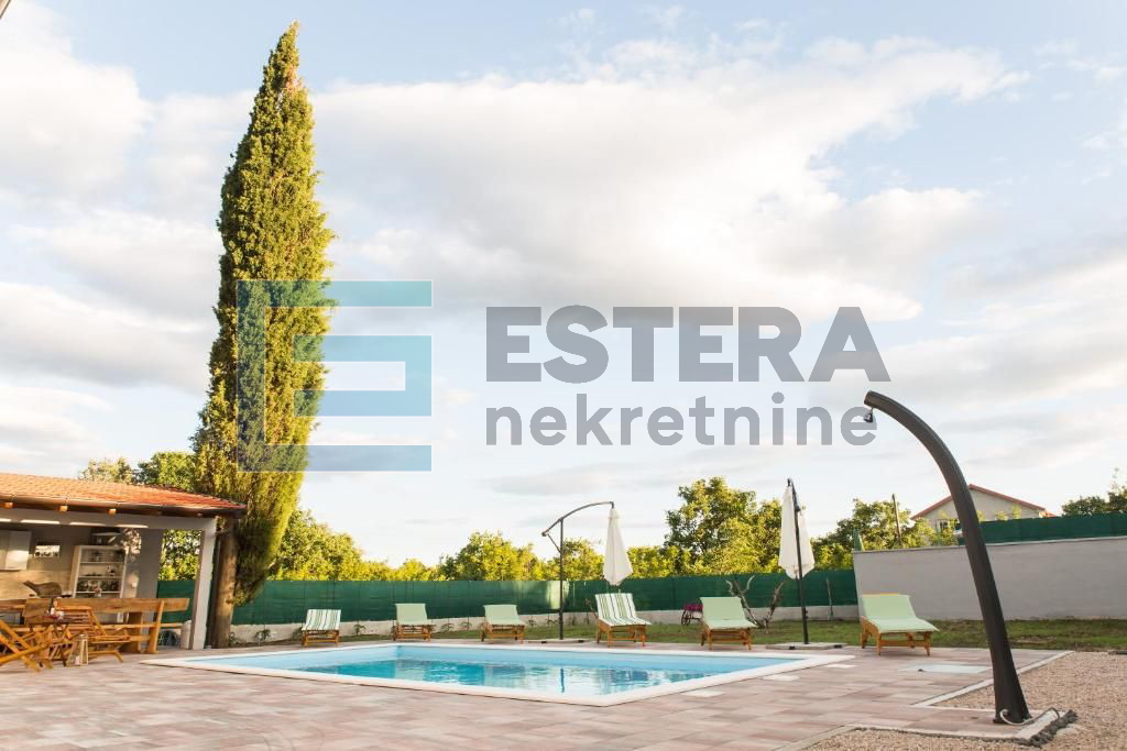 PRODAJA kuća za odmor 160 m2, Perušić