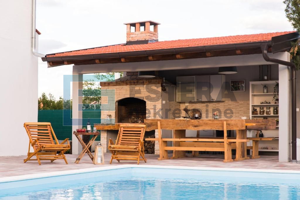 PRODAJA kuća za odmor 160 m2, Perušić