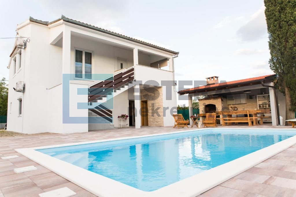 PRODAJA kuća za odmor 160 m2, Perušić