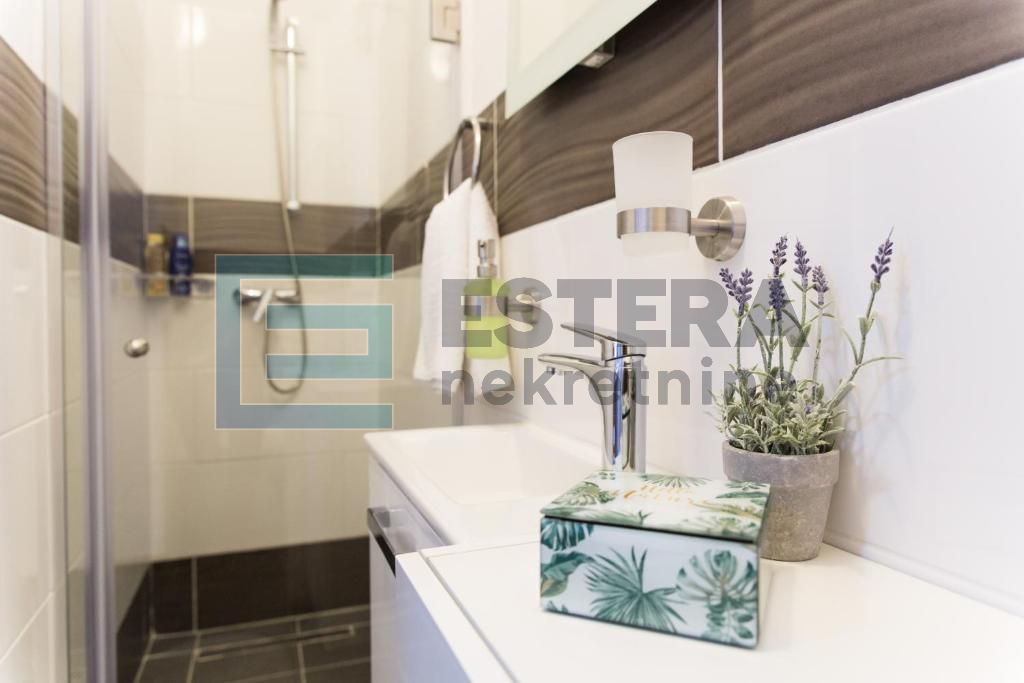 PRODAJA kuća za odmor 160 m2, Perušić