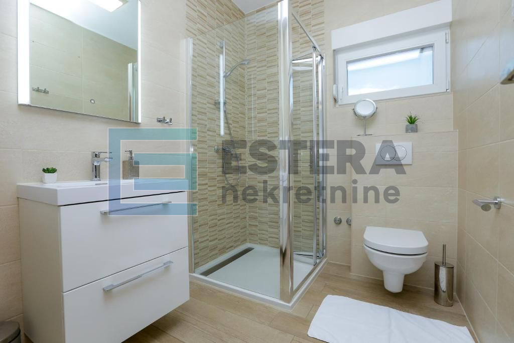 Luksuzna villa 200 metara od mora Biograd prodaja