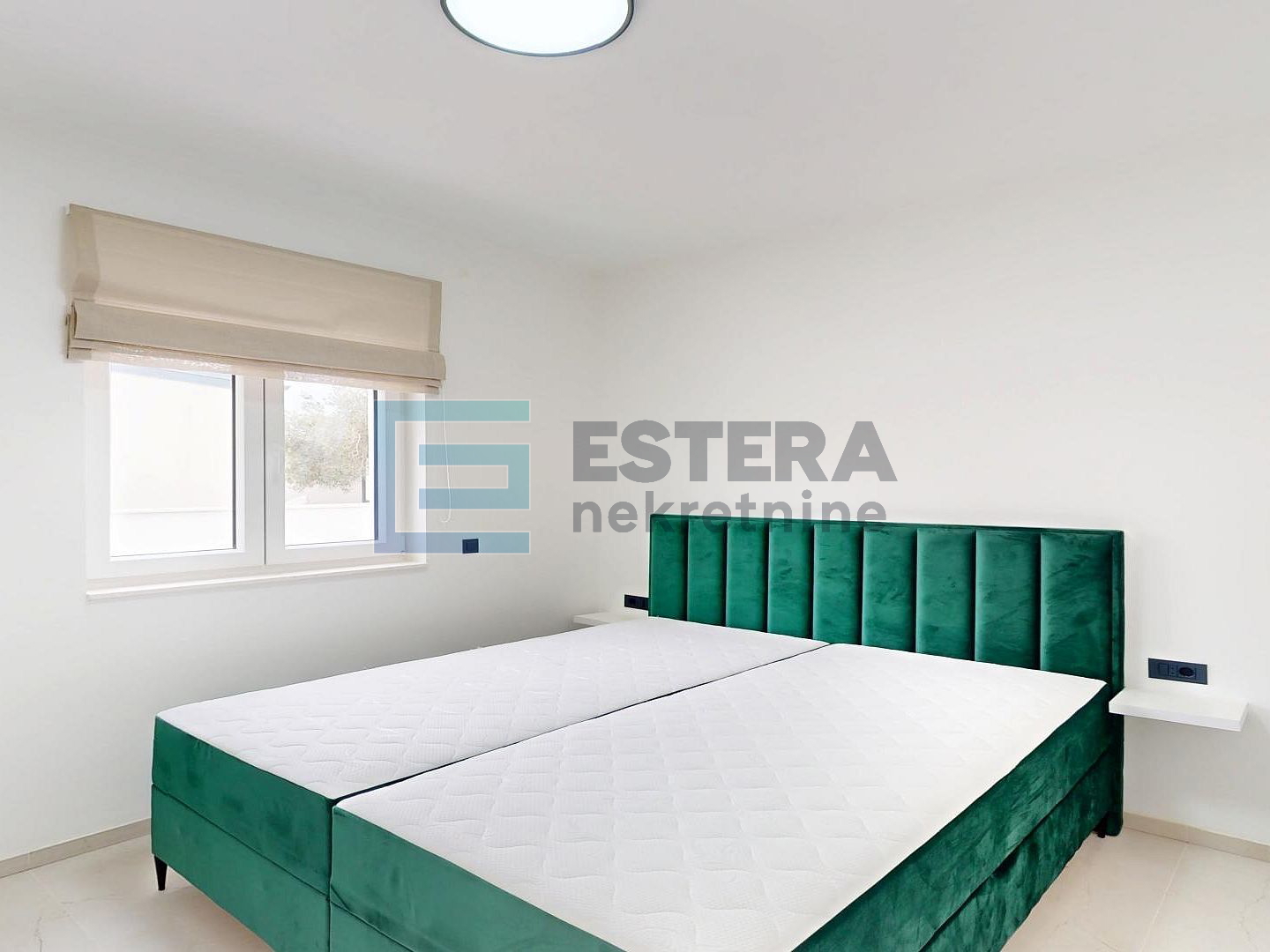 Villa sa bazenom i pogledom na more prodaja