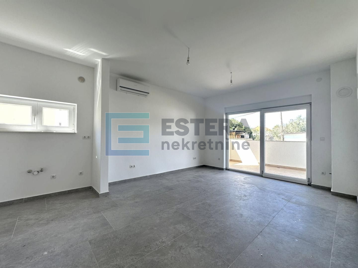 PRODAJA stan 70 m2, Sukošan, 4s, prizemlje, vrt, parking
