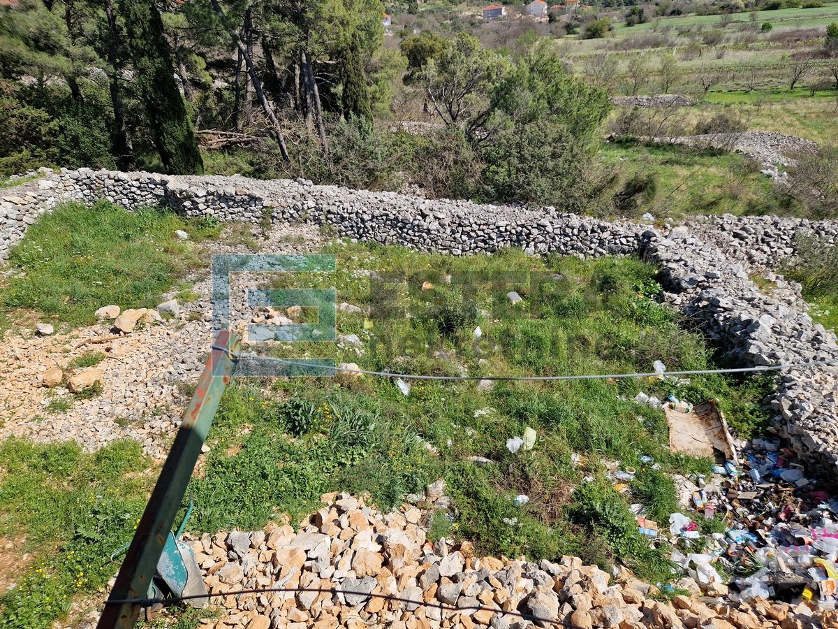 PRODAJA kuća 108 m2, Bilice, 2896 m2 građevinskog zemljišta
