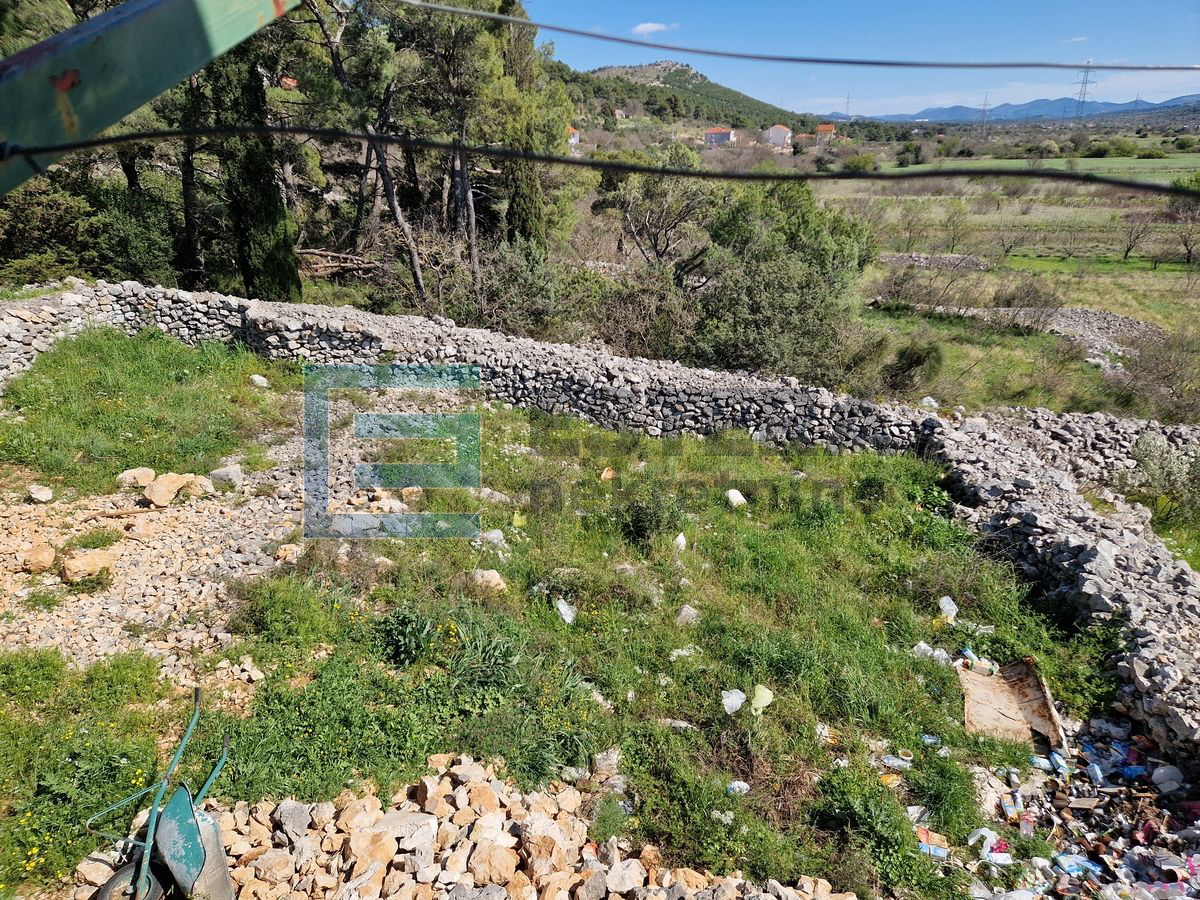 PRODAJA kuća 108 m2, Bilice, 2896 m2 građevinskog zemljišta