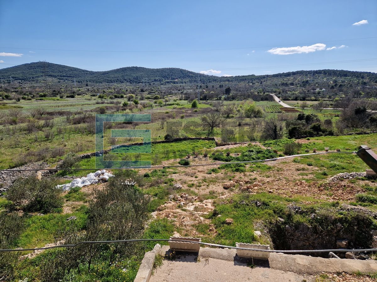 PRODAJA kuća 108 m2, Bilice, 2896 m2 građevinskog zemljišta