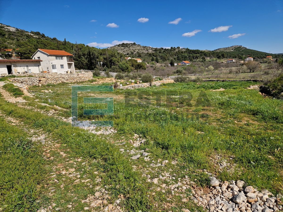 PRODAJA kuća 108 m2, Bilice, 2896 m2 građevinskog zemljišta