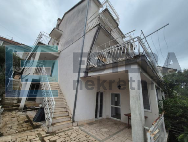 Kuća sa 4 jedinice PRODAJA Čiovo, 444 m2