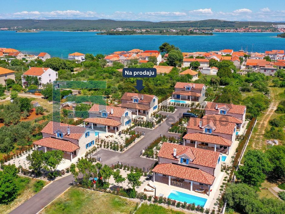 Kuća sa bazenom 130 m2 PRODAJA Pašman, 300 m od mora, 4s