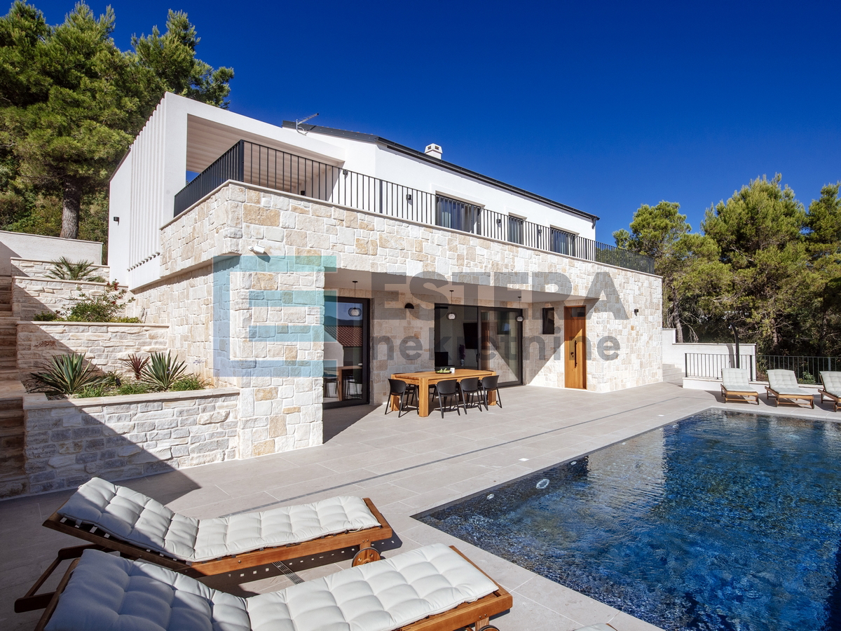 Vila s bazenom i pogledom na more PRODAJA, otok Iž, 100 m od mora