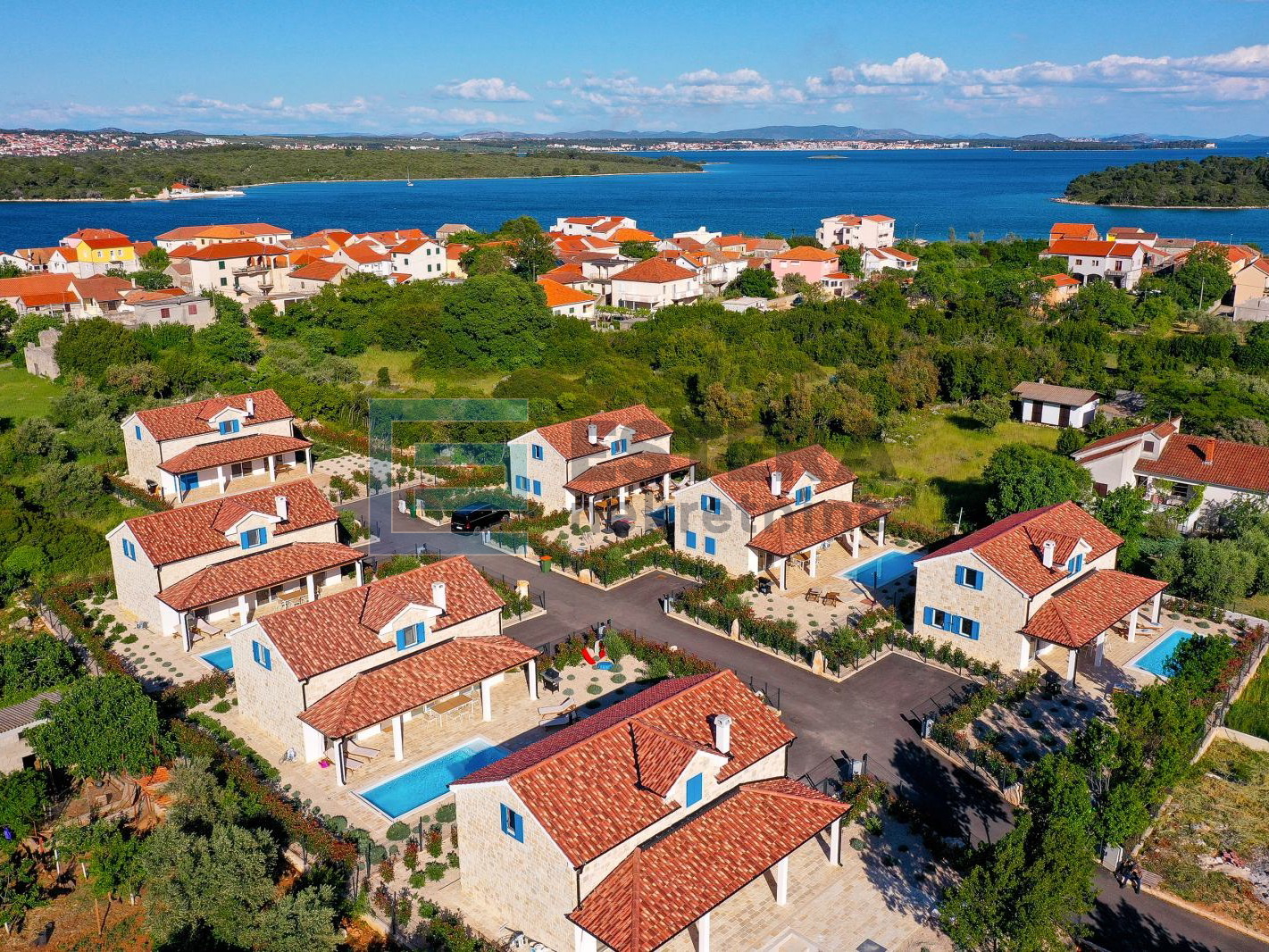 Kuća sa bazenom 130 m2 PRODAJA Pašman, 300 m od mora, 4s