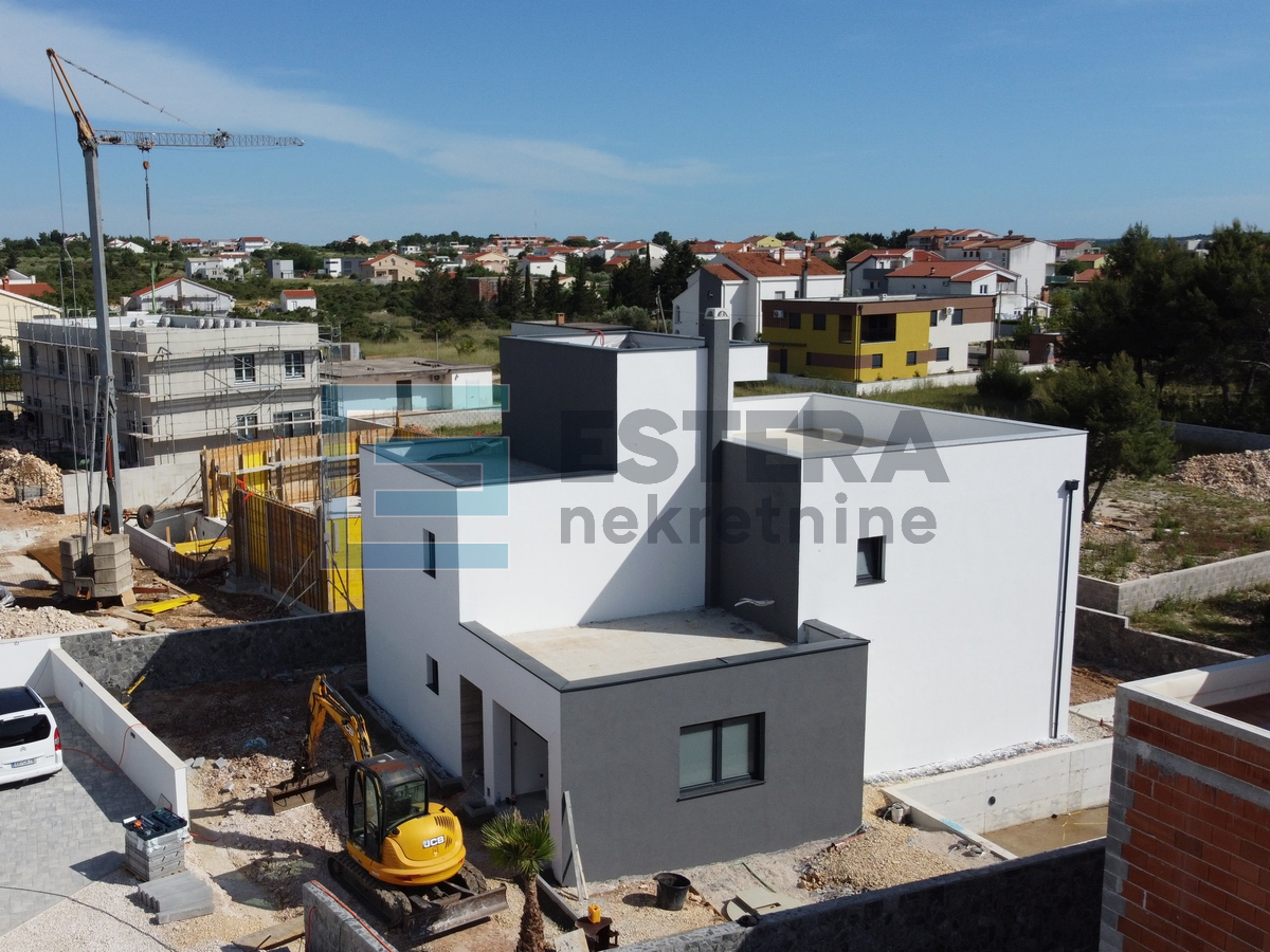 Kuća s bazenom  "B" PRODAJA Vrsi 279,64 m2