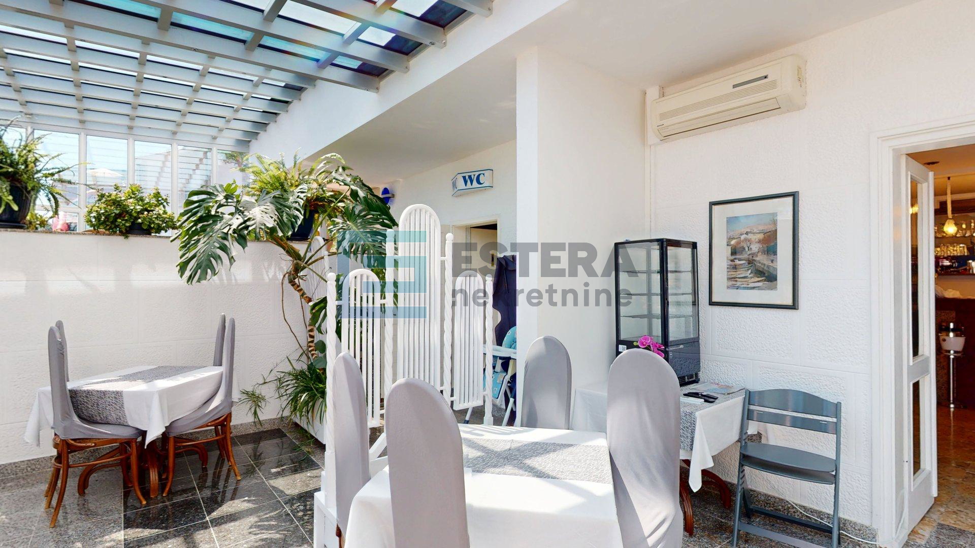 PRODAJA hotel 18 soba, 3*, Pag, pogled na more, 10 m od mora