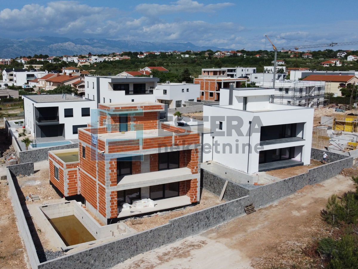 Kuća s bazenom  "B" PRODAJA Vrsi 279,64 m2