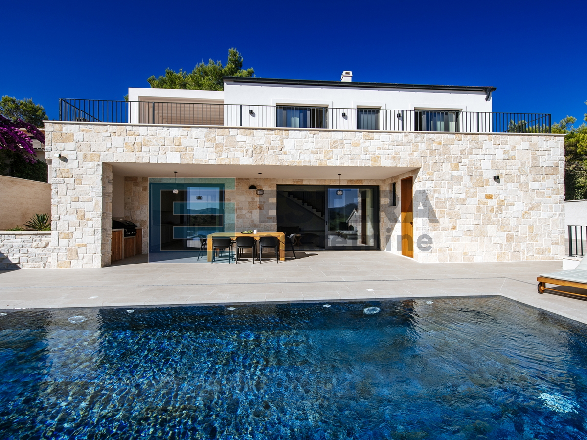 Vila s bazenom i pogledom na more PRODAJA, otok Iž, 100 m od mora