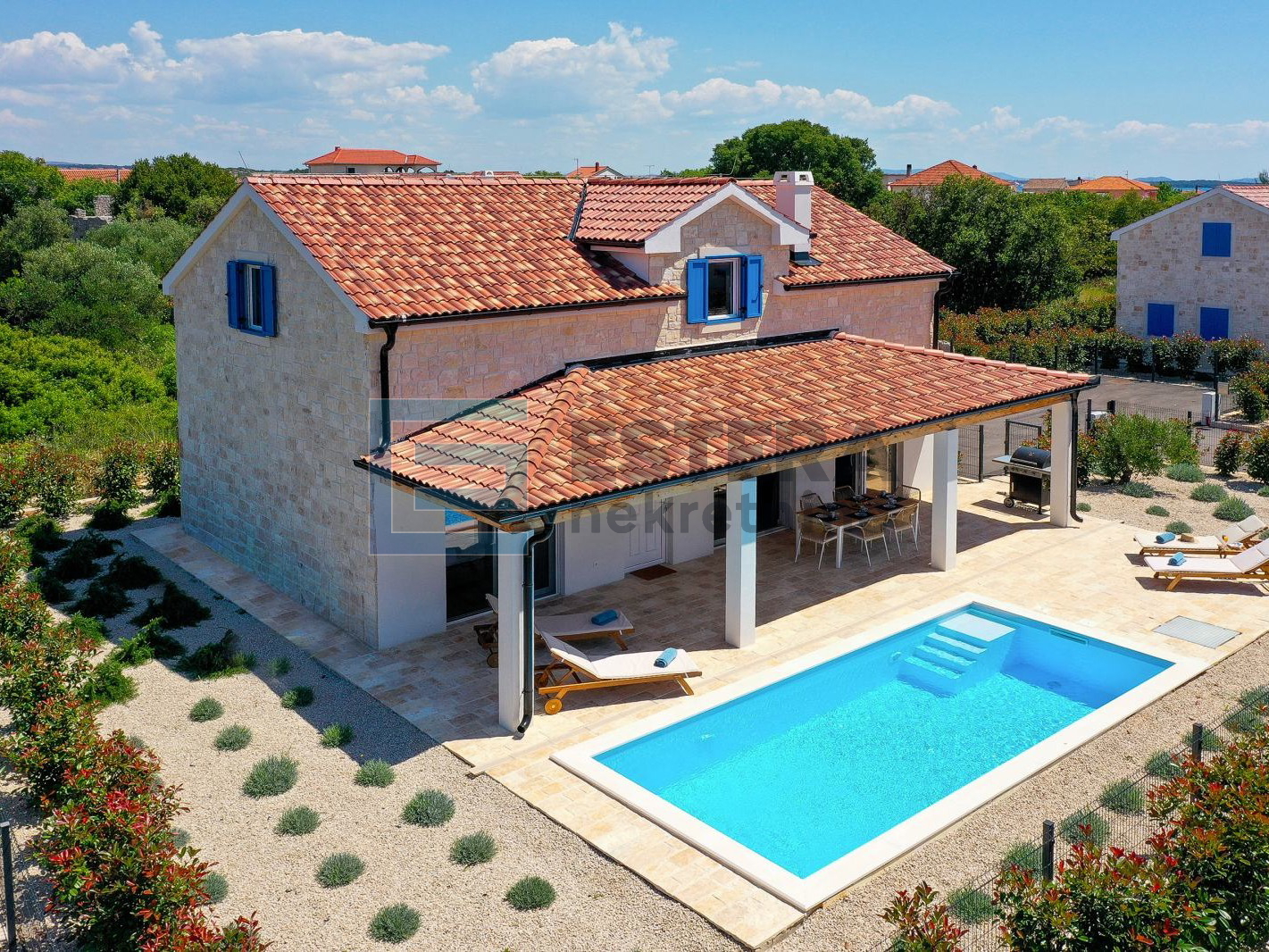 Kuća sa bazenom 130 m2 PRODAJA Pašman, 300 m od mora, 4s