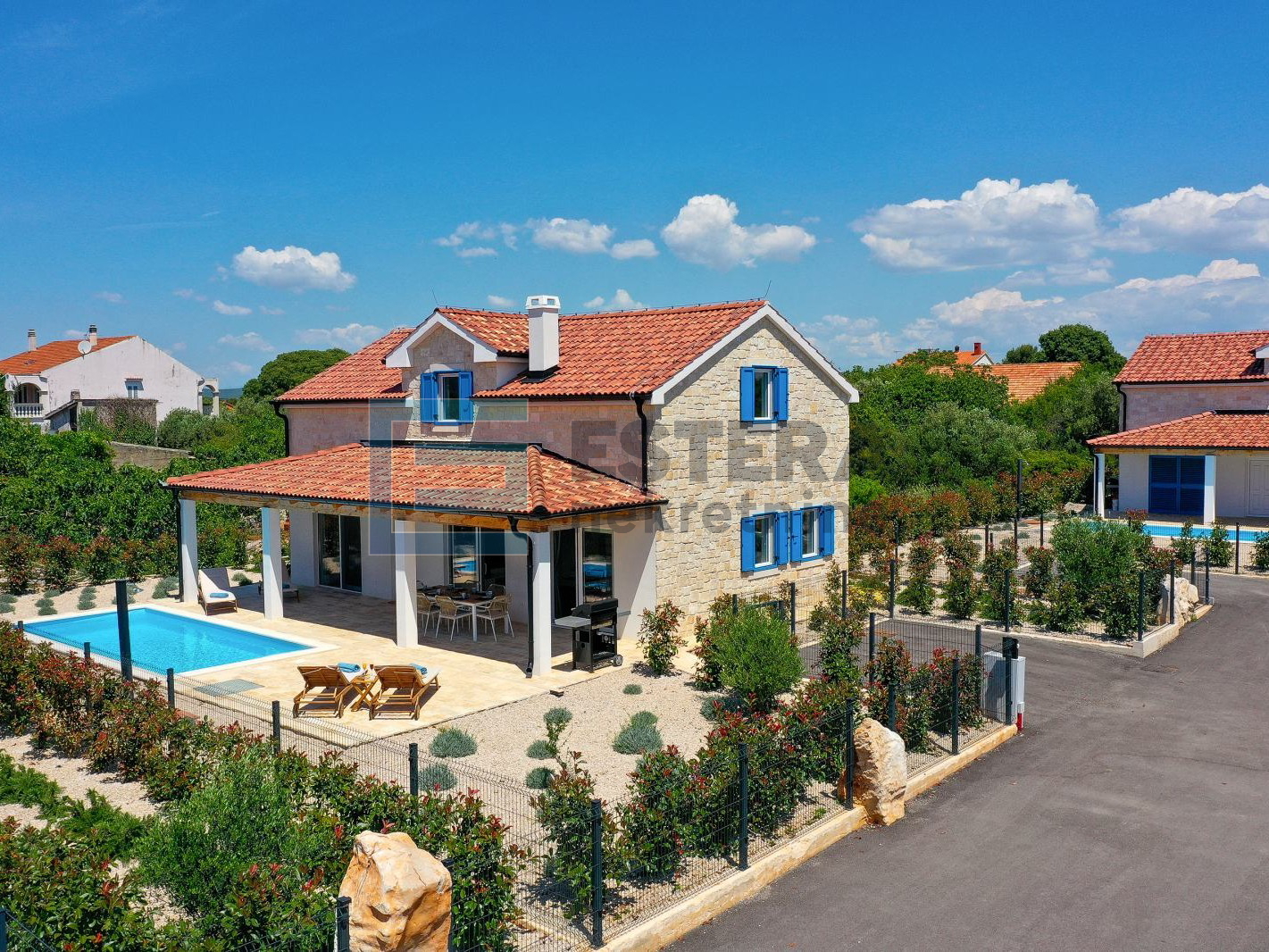 Kuća sa bazenom 130 m2 PRODAJA Pašman, 300 m od mora, 4s