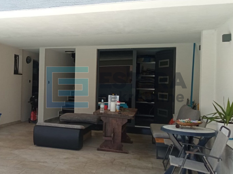 Kuća 244 m2 PRODAJA Biograd na Moru, 8 apartmana, bazen