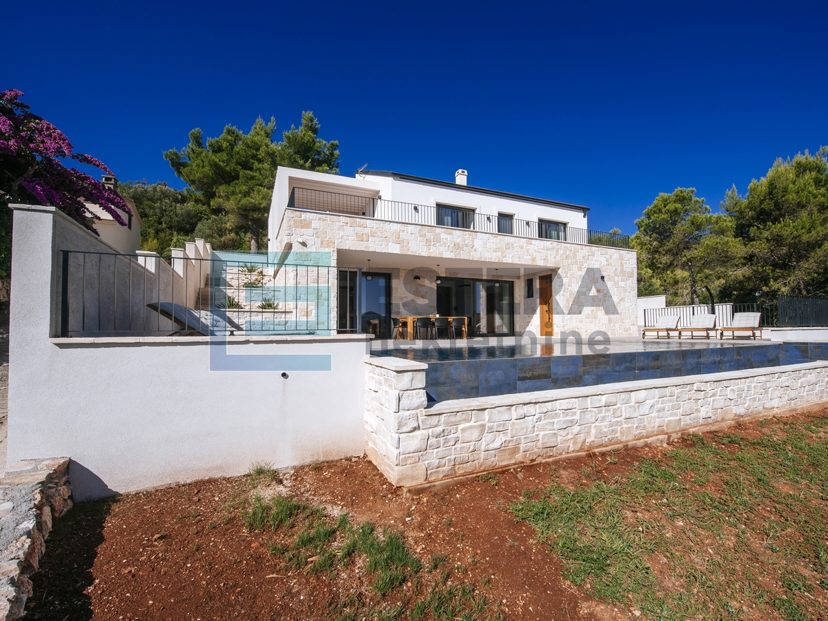 Vila s bazenom i pogledom na more PRODAJA, otok Iž, 100 m od mora