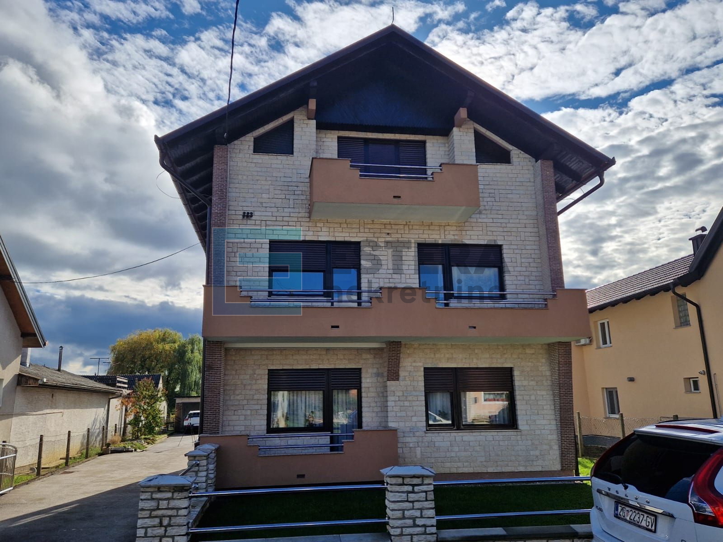 Kuća prodaja Vrbovec  300 m2 + poslovni prostor