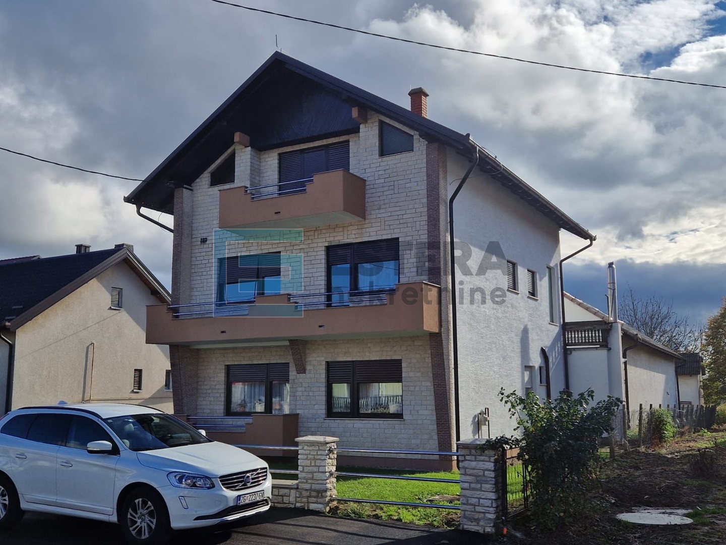 Kuća prodaja Vrbovec  300 m2 + poslovni prostor