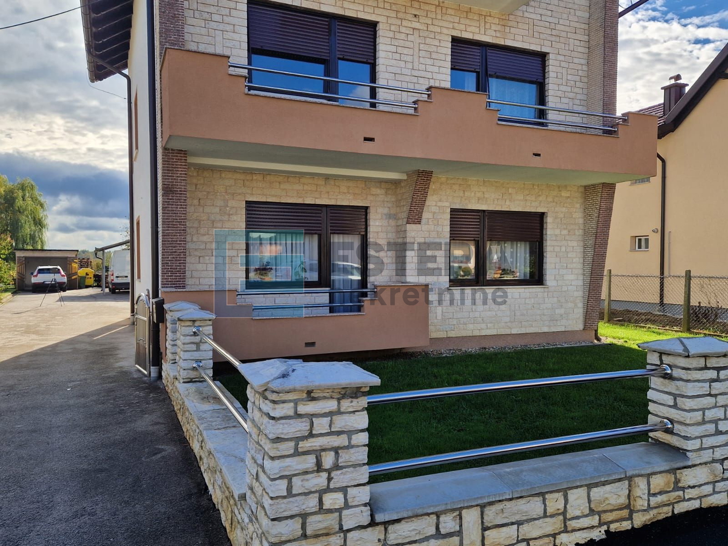 Kuća prodaja Vrbovec  300 m2 + poslovni prostor