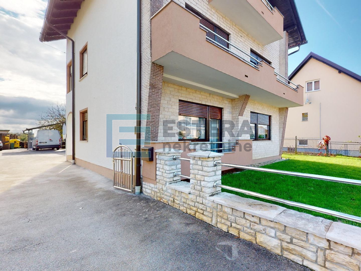 Kuća prodaja Vrbovec  300 m2 + poslovni prostor