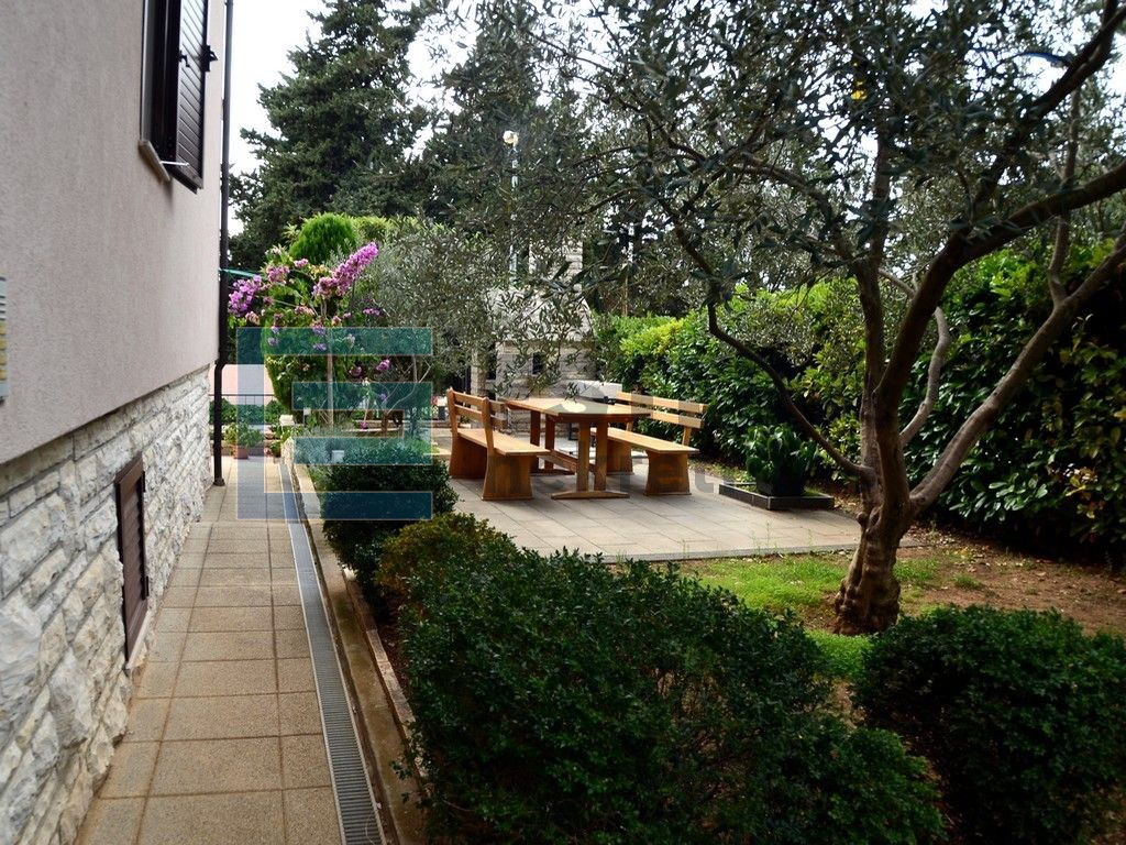 Kuća prodaja Sv. Filip i Jakov 350 m2