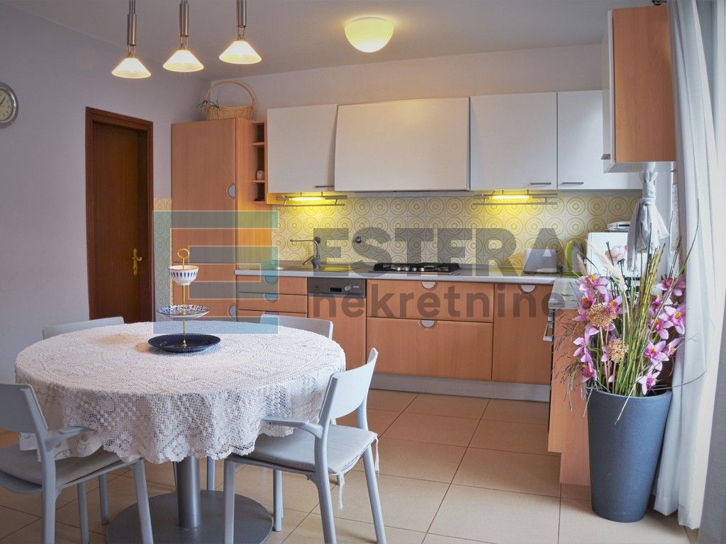 Kuća prodaja Sv. Filip i Jakov 350 m2