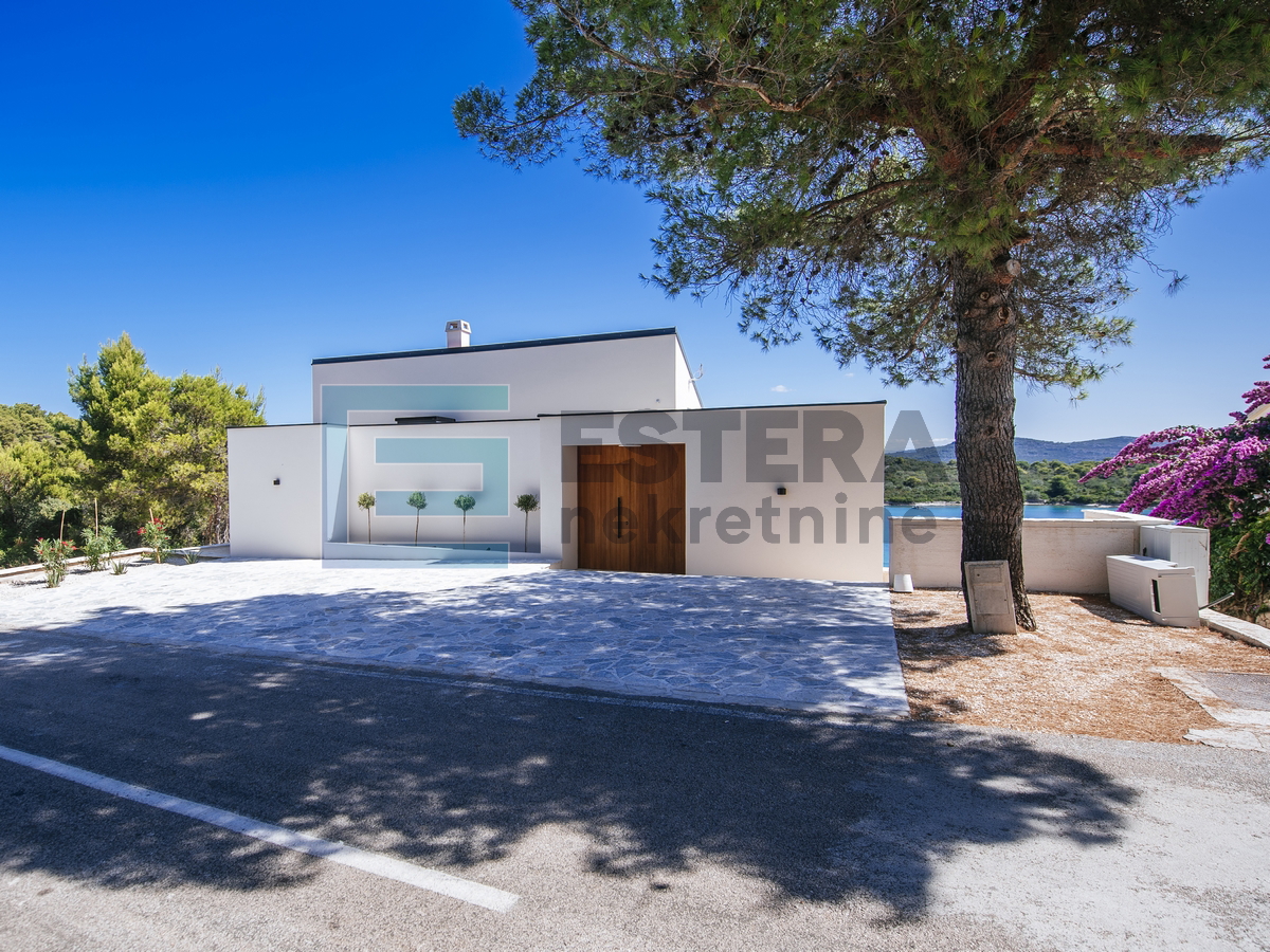 Vila s bazenom i pogledom na more PRODAJA, otok Iž, 100 m od mora